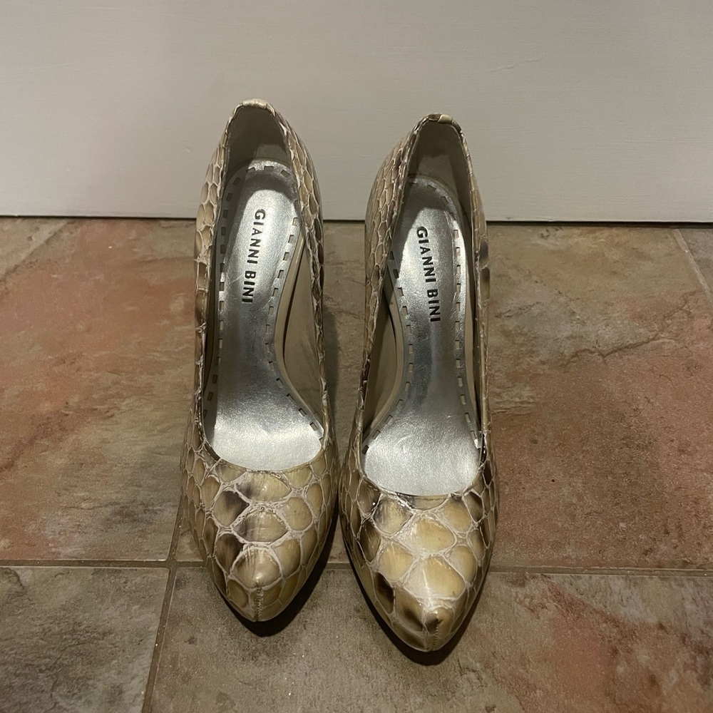 Gianni Bini Cream and Black Snake Print Heels